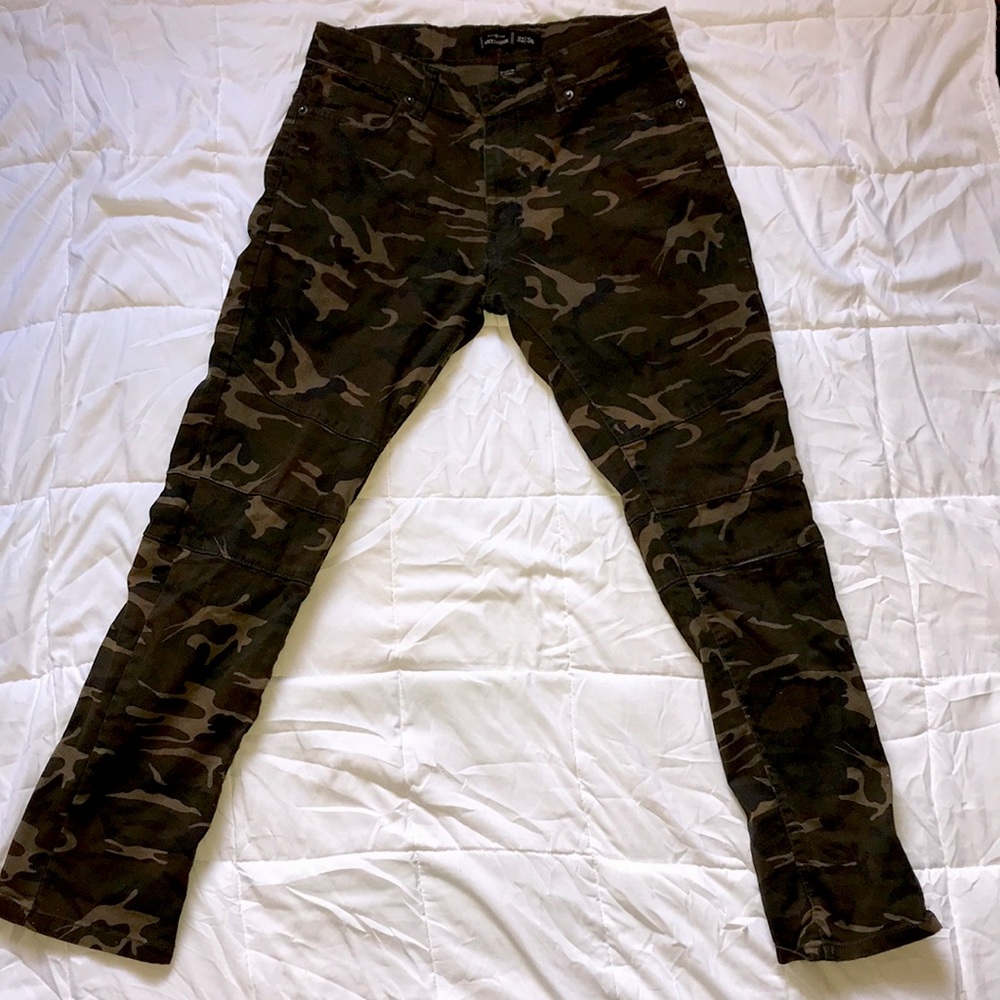 Men’s Nick Danger Army Camo Jeans Size 32/30